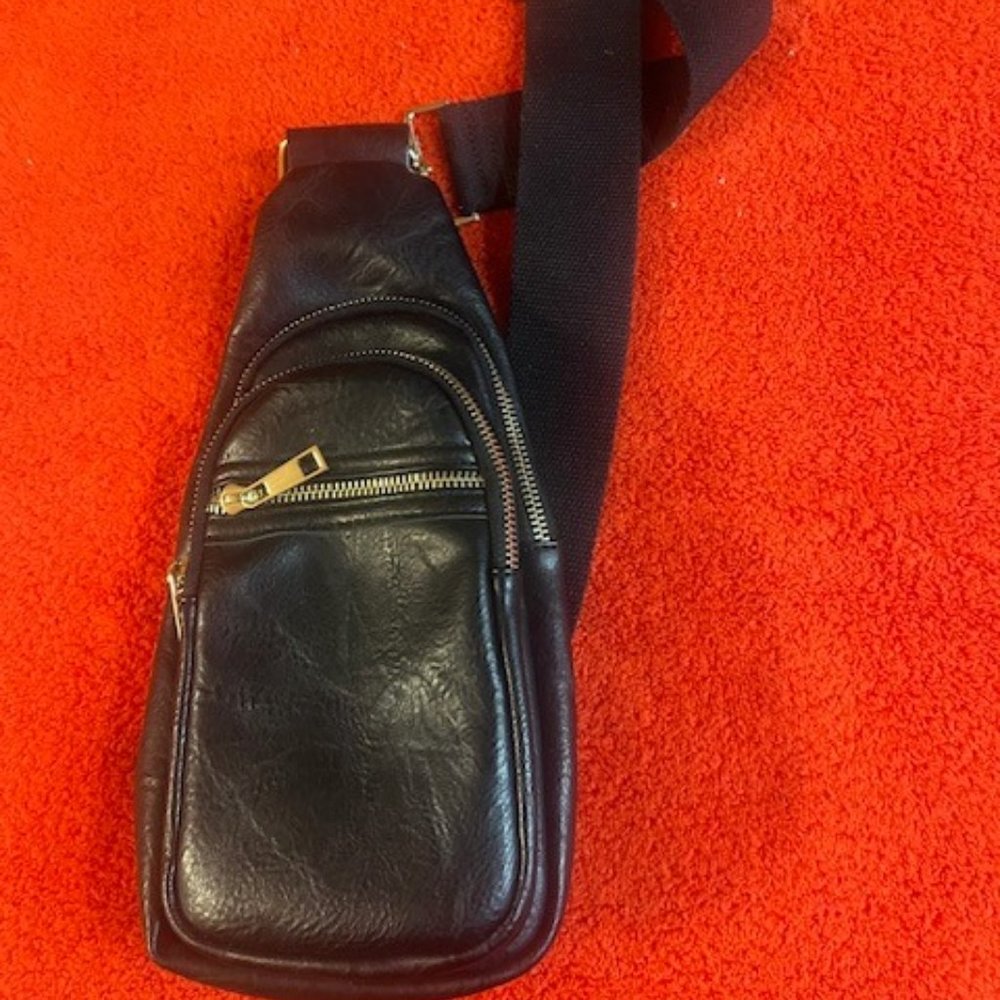 Black Threaded Pear Crossbody Purse with Gold Metal